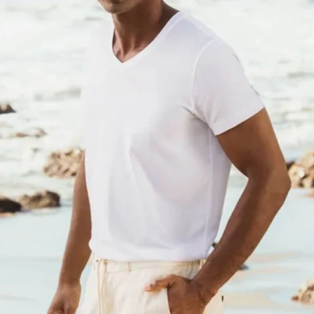 Barefoot Dreams Malibu Collection Men's Short-Sleeve V-Neck White Tee - XL